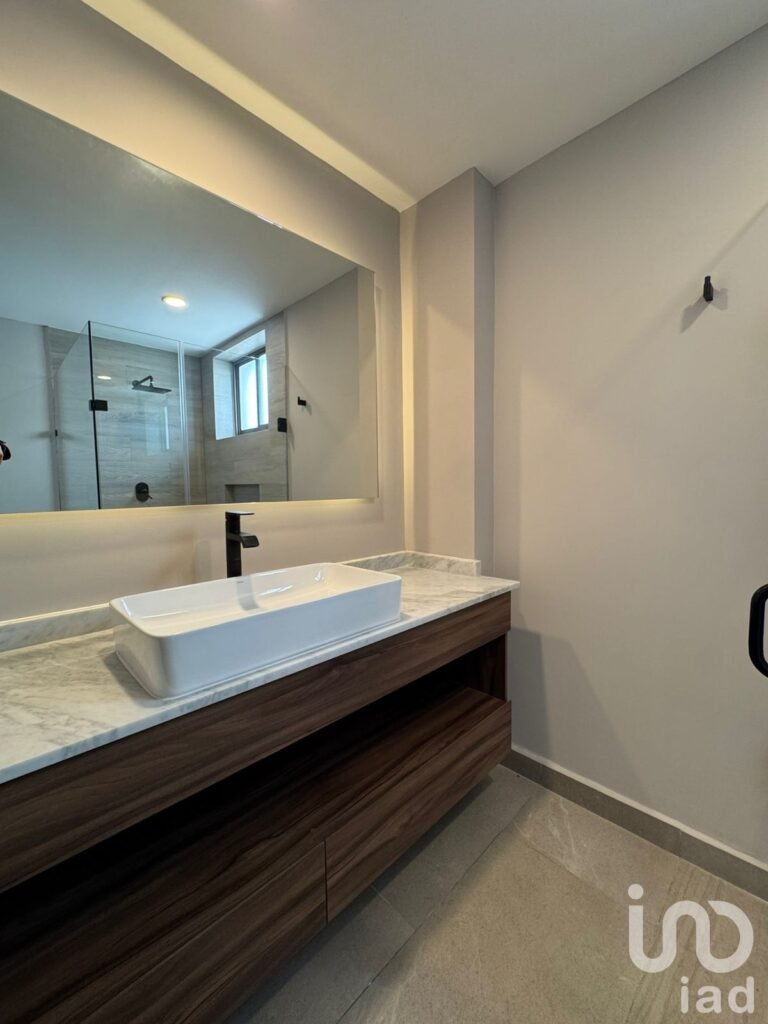 DEPARTAMENTO DE LUJO, zona El Refugio