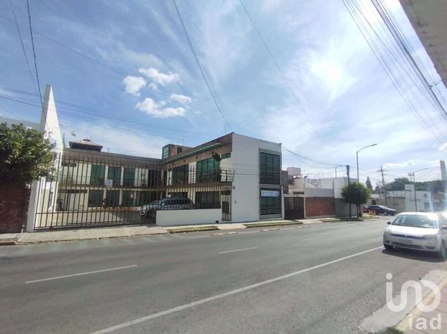 Plaza comercial en venta en Huexotitla con 8 locales.