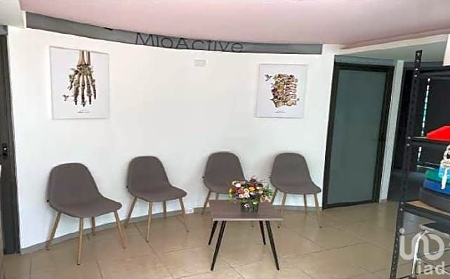 Plaza comercial en venta en Huexotitla con 8 locales.