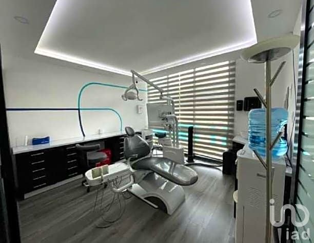 Plaza comercial en venta en Huexotitla con 8 locales.