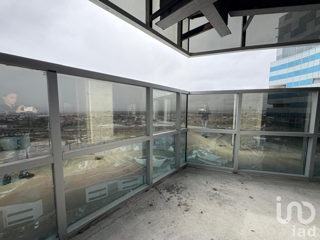 Se venden aamplio departamento en obra negra en Via Dorada, Pachuca, Hidalgo