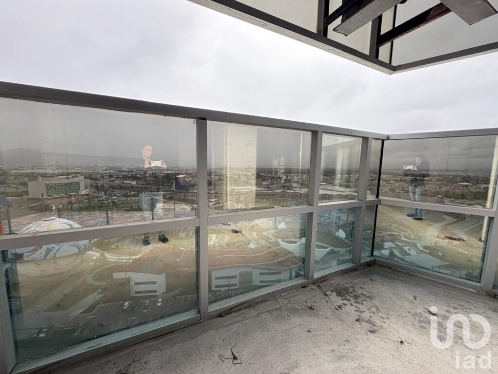 Se venden aamplio departamento en obra negra en Via Dorada, Pachuca, Hidalgo