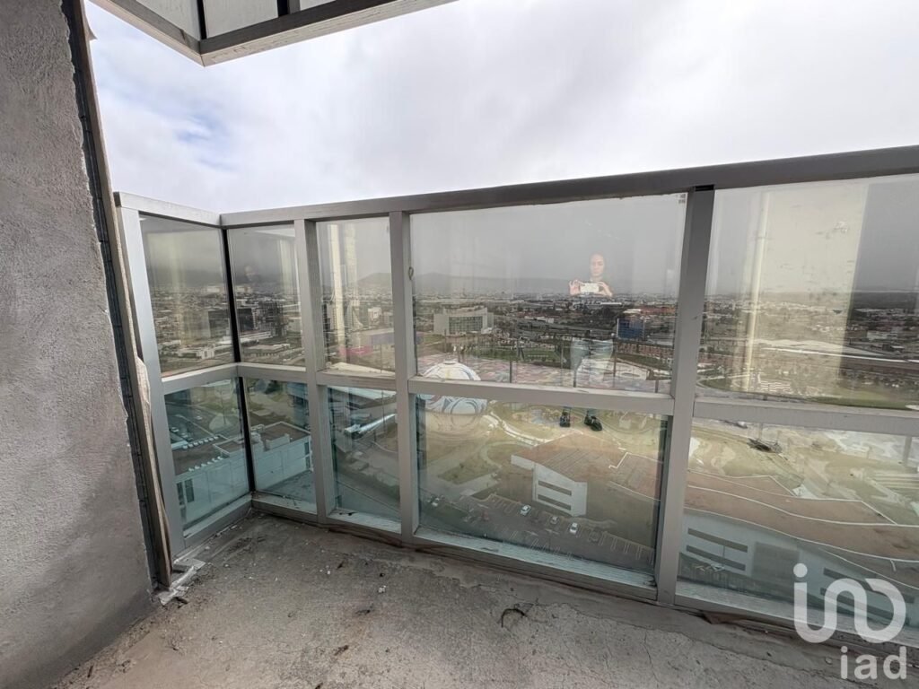 Se venden aamplio departamento en obra negra en Via Dorada, Pachuca, Hidalgo