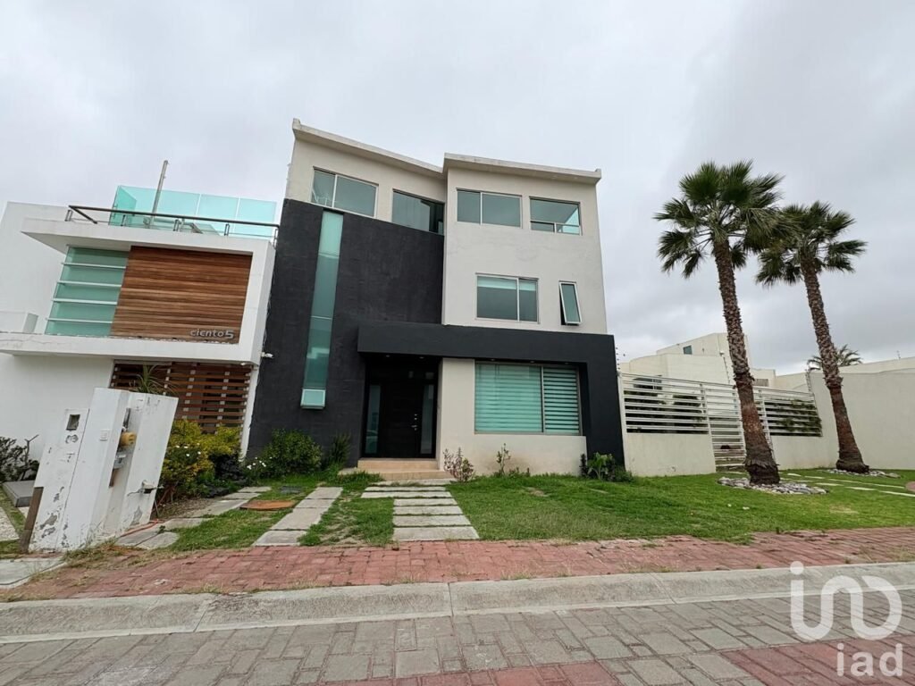 Se vende casa de 4 recámaras en fraccionamiento La luz, en Pachuca, Hidalgo