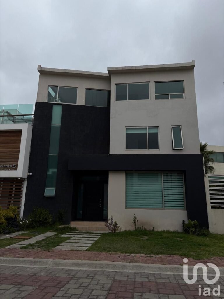 Se vende casa de 4 recámaras en fraccionamiento La luz, en Pachuca, Hidalgo