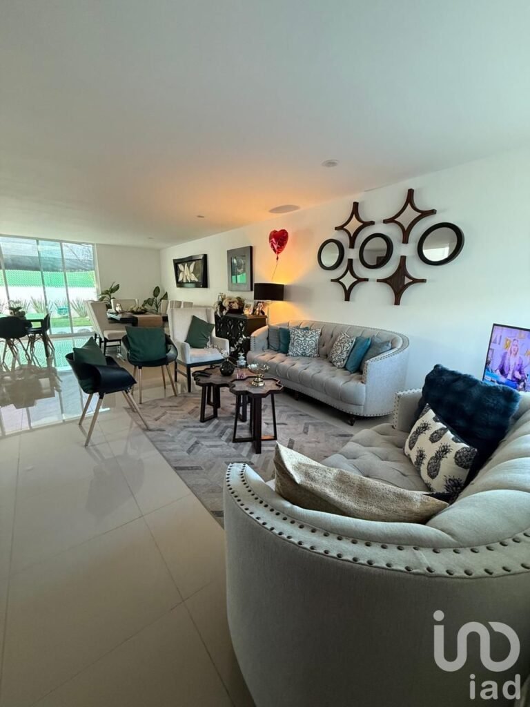 CASA EN LOMAS DE JURIQUILLA