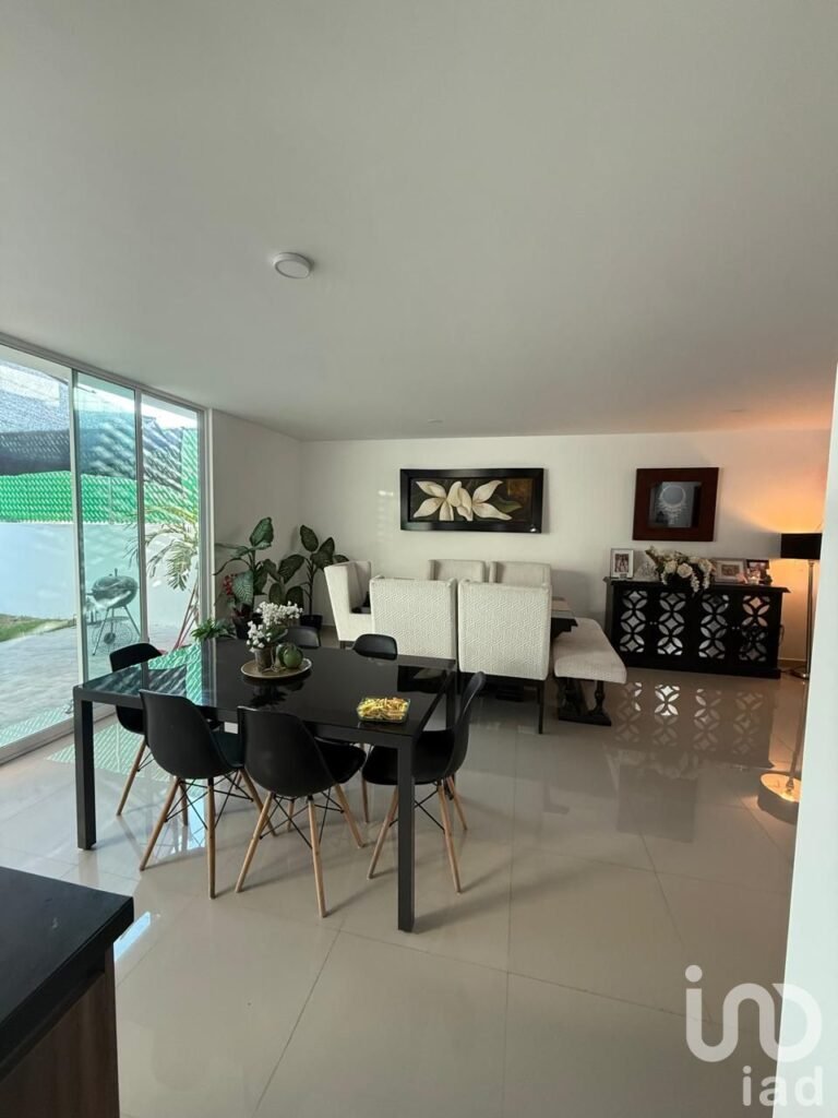 CASA EN LOMAS DE JURIQUILLA