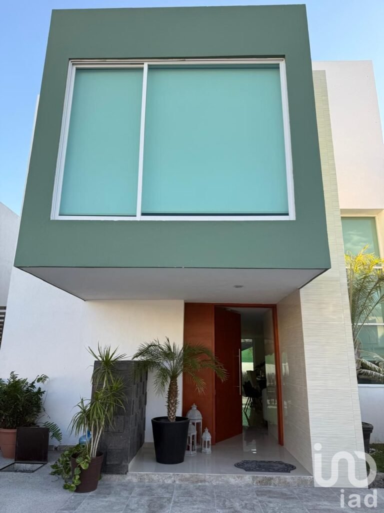 CASA EN LOMAS DE JURIQUILLA