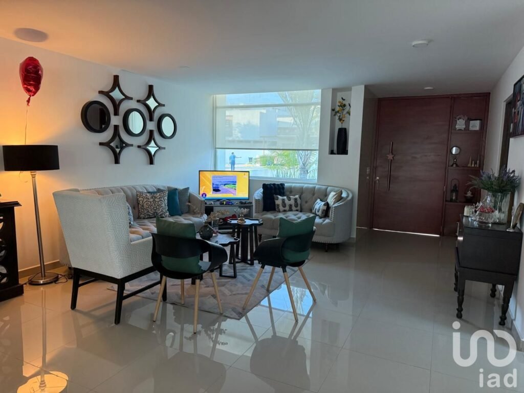 CASA EN LOMAS DE JURIQUILLA