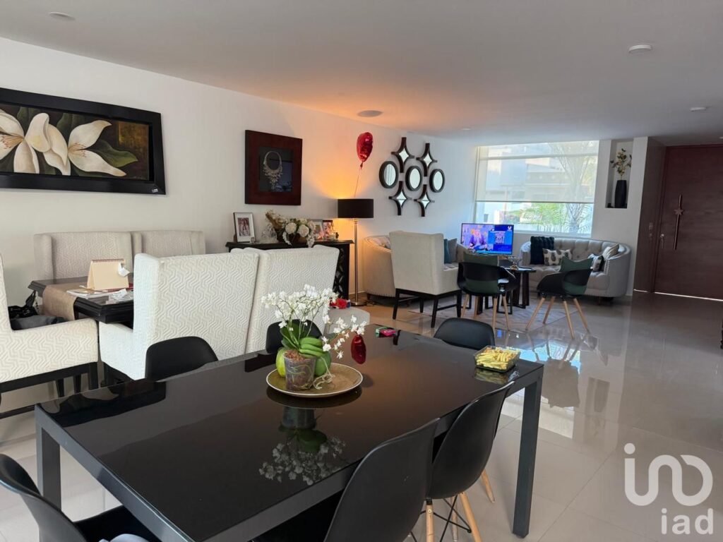 CASA EN LOMAS DE JURIQUILLA