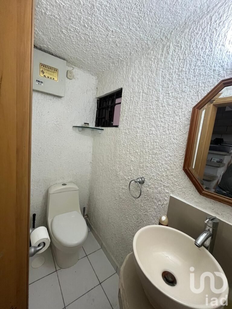 CASA EN VENTA EN AV. DEL SOL CANCUN, 3 recamaras, 3 pisos, Alberca