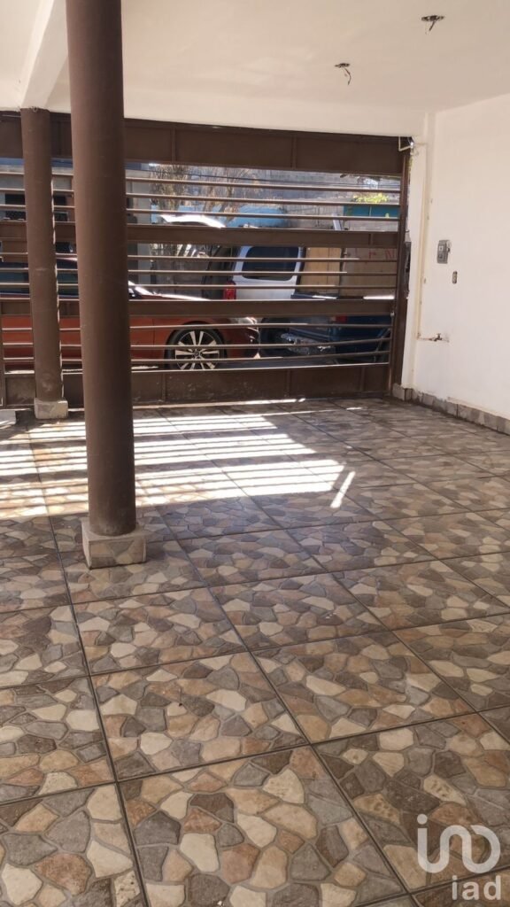 CASA EN VENTA ZONA TALAMAS MESA CENTRAL CON TERRAZA