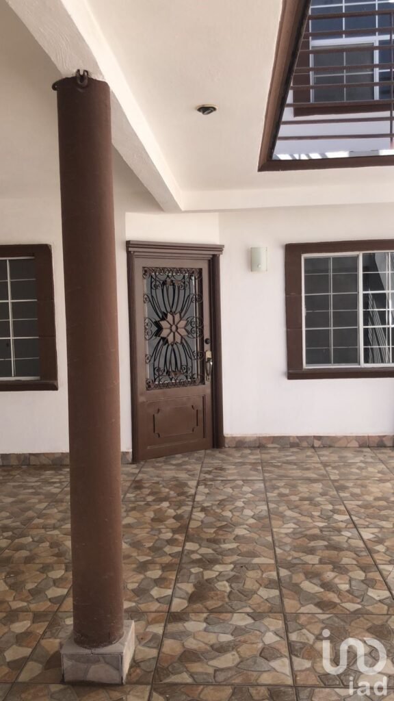 CASA EN VENTA ZONA TALAMAS MESA CENTRAL CON TERRAZA