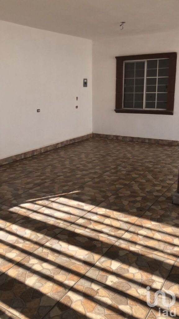 CASA EN VENTA ZONA TALAMAS MESA CENTRAL CON TERRAZA