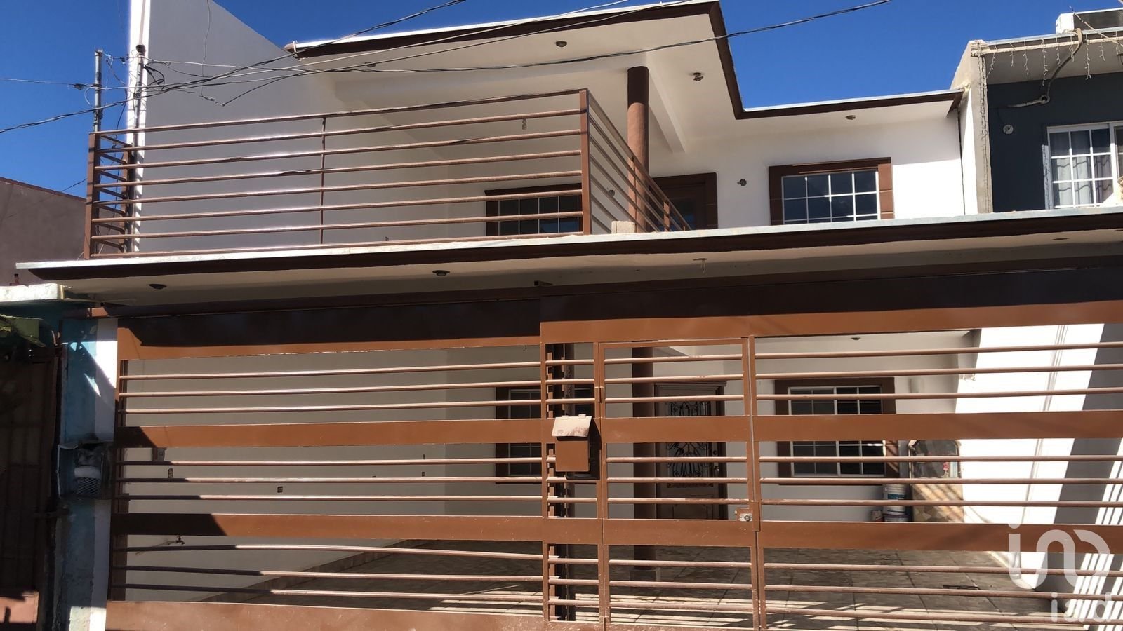 CASA EN VENTA ZONA TALAMAS MESA CENTRAL CON TERRAZA