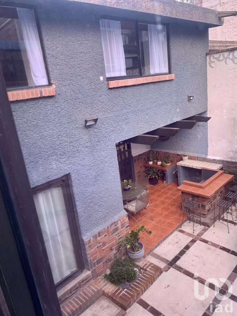 CASA EN VENTA CALLE LA JOYA COL. VALLE ESCONDIDO