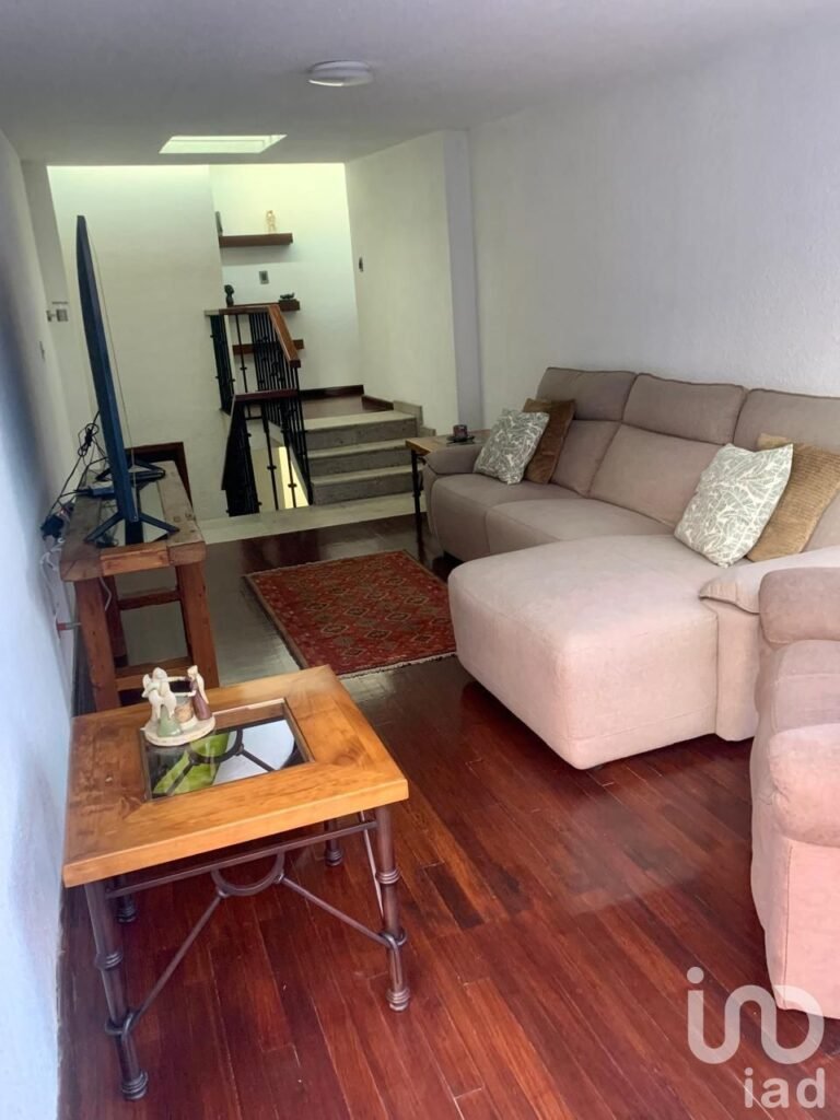 CASA EN VENTA CALLE LA JOYA COL. VALLE ESCONDIDO