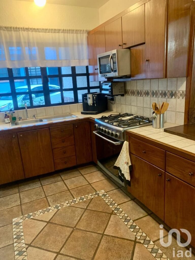 CASA EN VENTA CALLE LA JOYA COL. VALLE ESCONDIDO