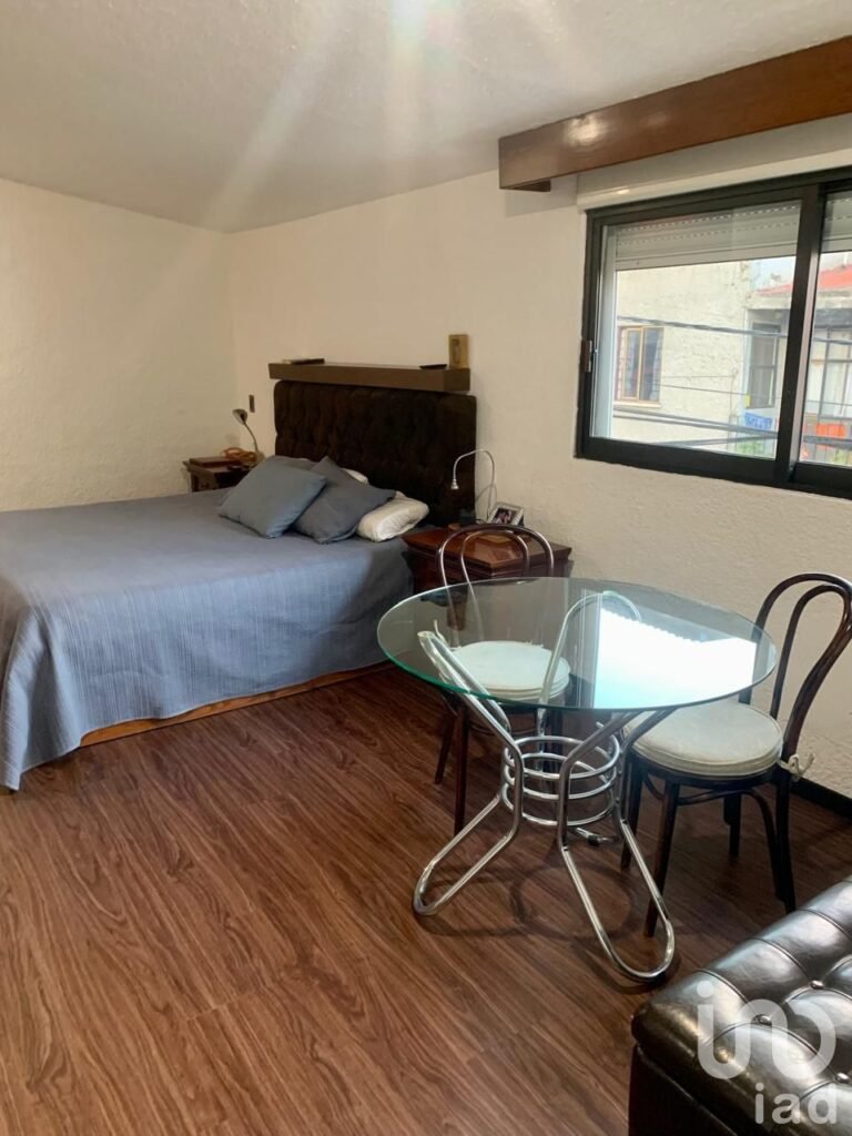 CASA EN VENTA CALLE LA JOYA COL. VALLE ESCONDIDO