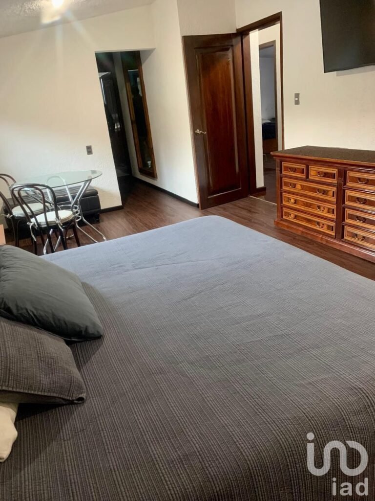 CASA EN VENTA CALLE LA JOYA COL. VALLE ESCONDIDO