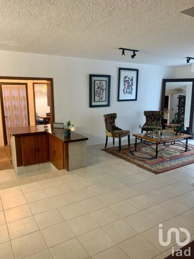 CASA EN VENTA CALLE LA JOYA COL. VALLE ESCONDIDO