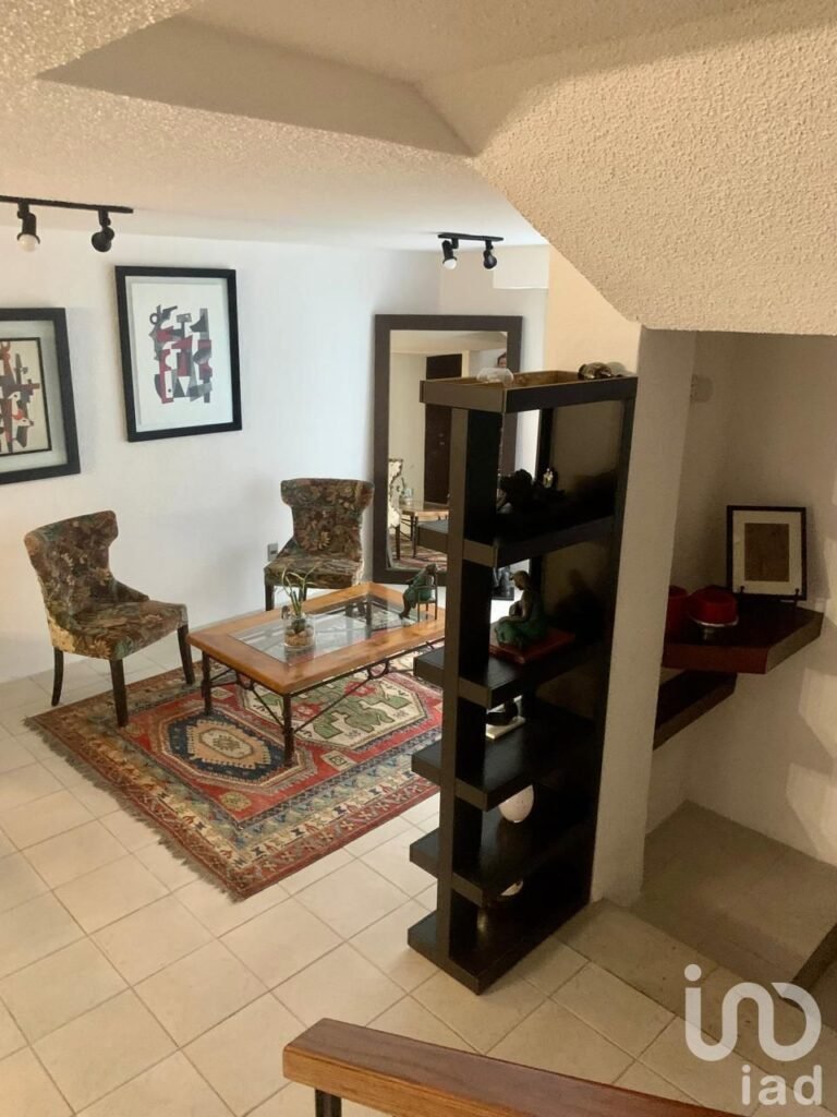 CASA EN VENTA CALLE LA JOYA COL. VALLE ESCONDIDO