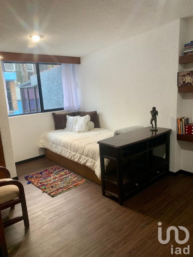 CASA EN VENTA CALLE LA JOYA COL. VALLE ESCONDIDO