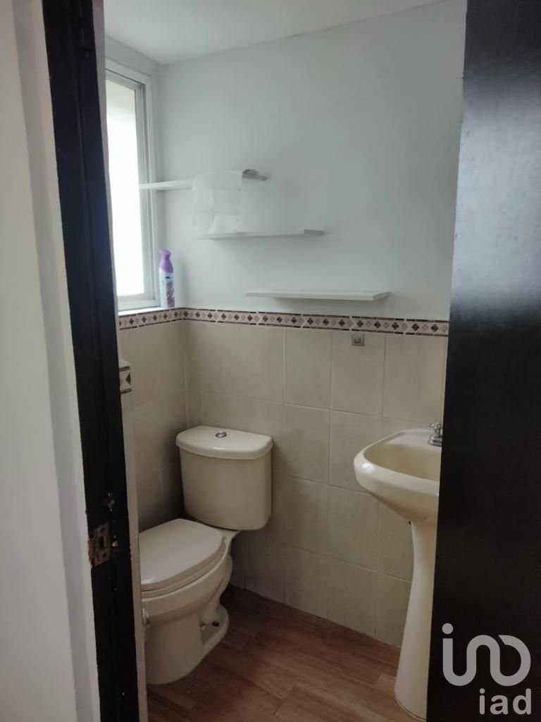 SE RENTA OFICINA A MEDIA CUADRA DE AVENIDA INSURGENTES (METROBUS NUEVO LEON)