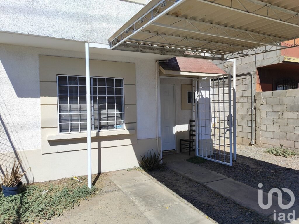 Casa en rentas Mexicali .Hacienda del Real. Tres recamaras. 1.5 baños.