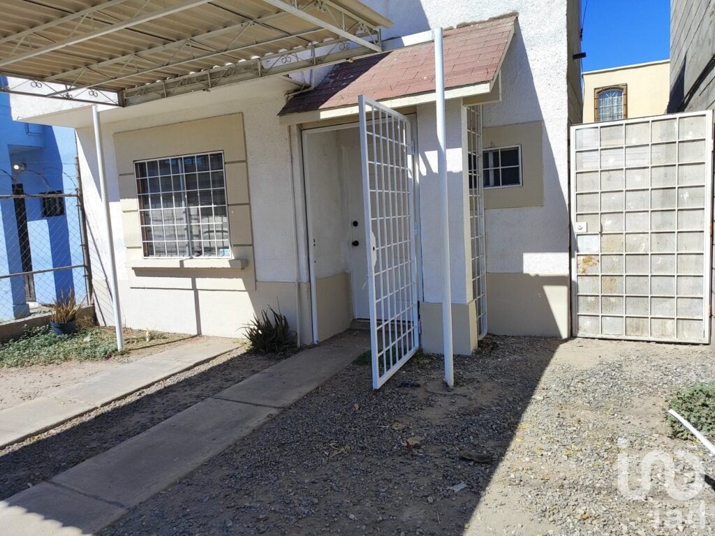 Casa en rentas Mexicali .Hacienda del Real. Tres recamaras. 1.5 baños.