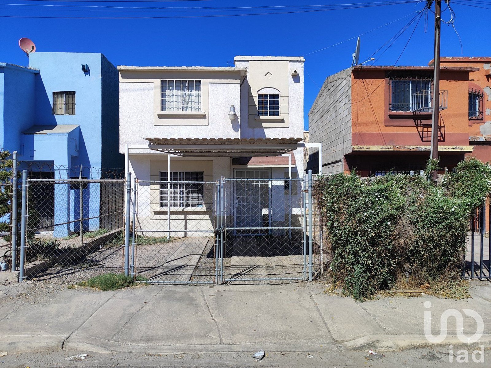 Casa en rentas Mexicali .Hacienda del Real. Tres recamaras. 1.5 baños.