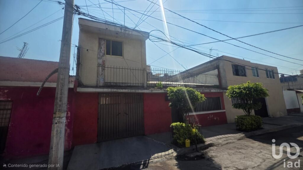 Casa en Venta en la Colonia San Felipe de Jesús para remodelar