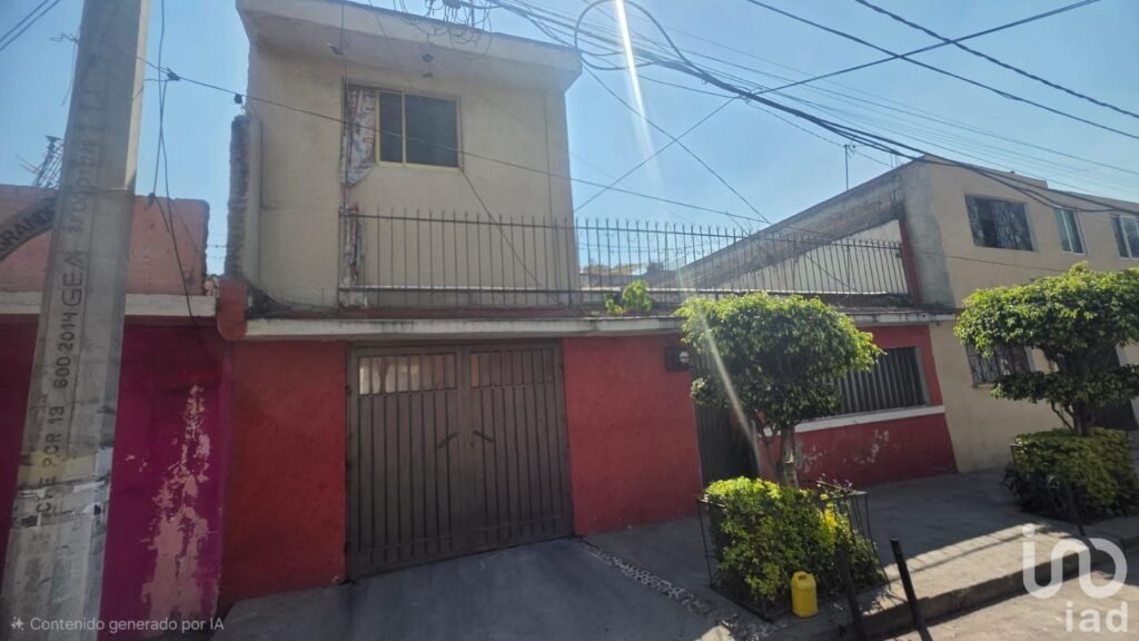 Casa en Venta en la Colonia San Felipe de Jesús para remodelar
