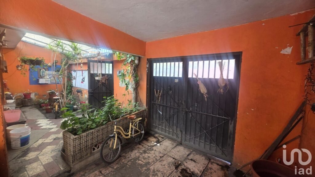 Casa en Venta en la Colonia San Felipe de Jesús para remodelar