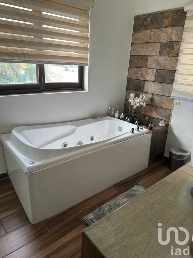 SE VENDE CASA EN EL FRACCIONAMIENTO HACIENDA DEL ORO EN TLAJOMULCO DE ZUÑIGA JALISCO