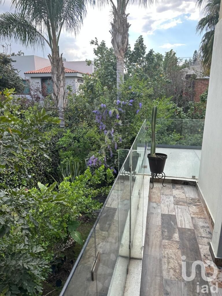 SE VENDE CASA EN EL FRACCIONAMIENTO HACIENDA DEL ORO EN TLAJOMULCO DE ZUÑIGA JALISCO