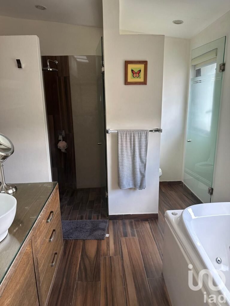 SE VENDE CASA EN EL FRACCIONAMIENTO HACIENDA DEL ORO EN TLAJOMULCO DE ZUÑIGA JALISCO