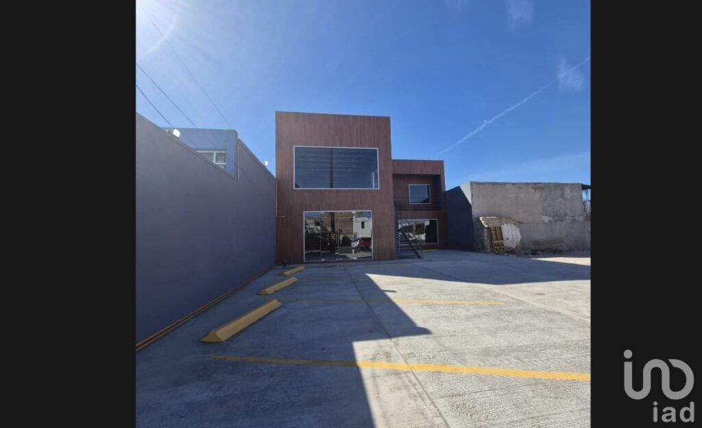 LOCAL EN RENTA EN AV. PRINCIPAL EN CRUCERO ZONA TERESIANO