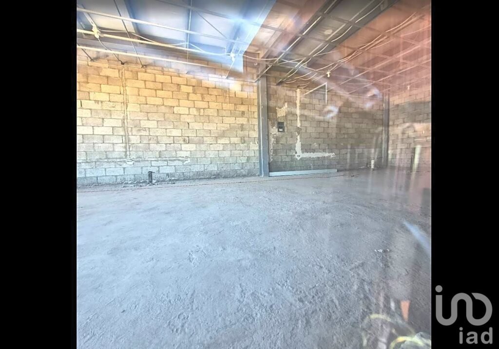 LOCAL EN RENTA EN AV. PRINCIPAL EN CRUCERO ZONA TERESIANO