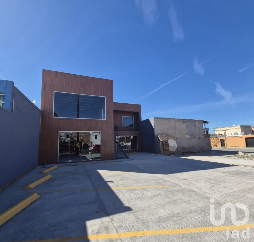 LOCAL EN RENTA EN AV. PRINCIPAL AL NORTE ZONA TERESIANO