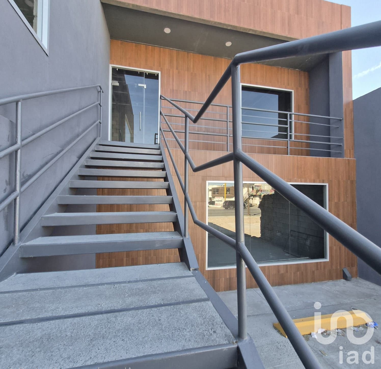 LOCAL EN RENTA EN AV. PRINCIPAL AL NORTE ZONA TERESIANO LOCAL EN RENTA EN AV. PRINCIPAL AL NORTE ZONA TERESIANO