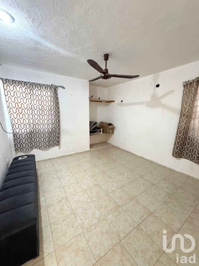 Casa en venta en Los Almendros Caucel, Mérida 2 habitaciones, 1 baño, 2 estacionamientos