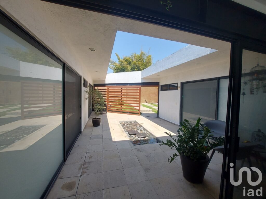 Casa 1 nivel 4 recámaras con alberca climatizada y paneles solares