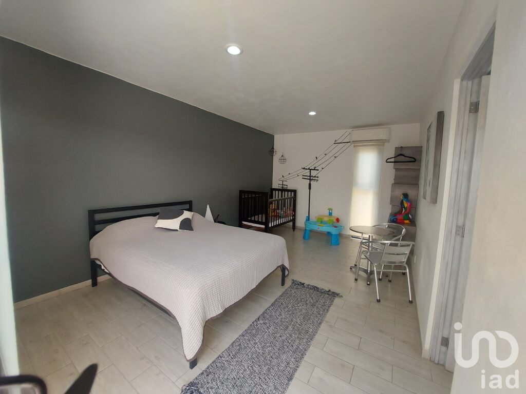 Casa 1 nivel 4 recámaras con alberca climatizada y paneles solares