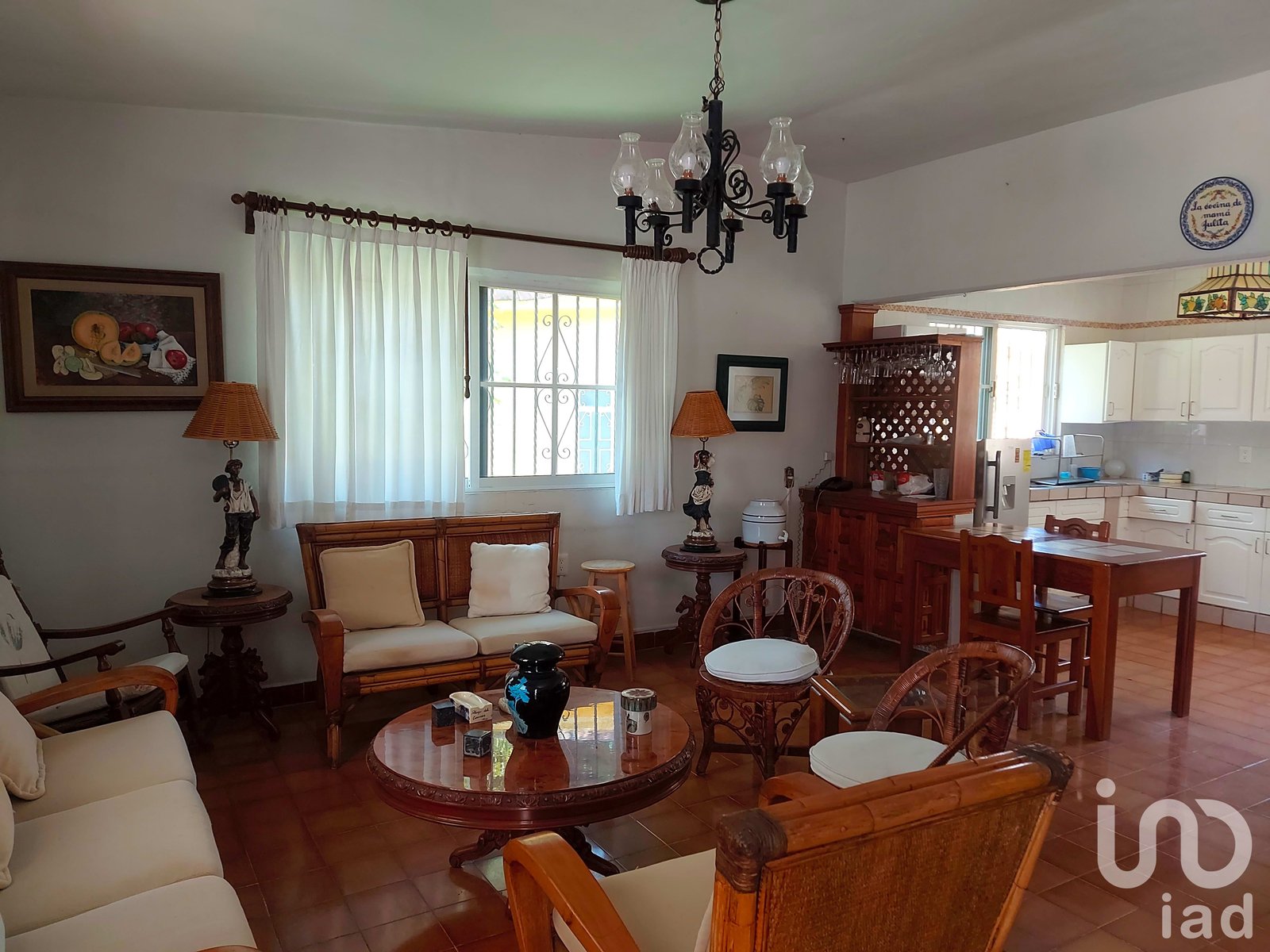 Casa 1 nivel con 2 bungalows, 5 rec+amaras alberca,  jardín y seguridad.