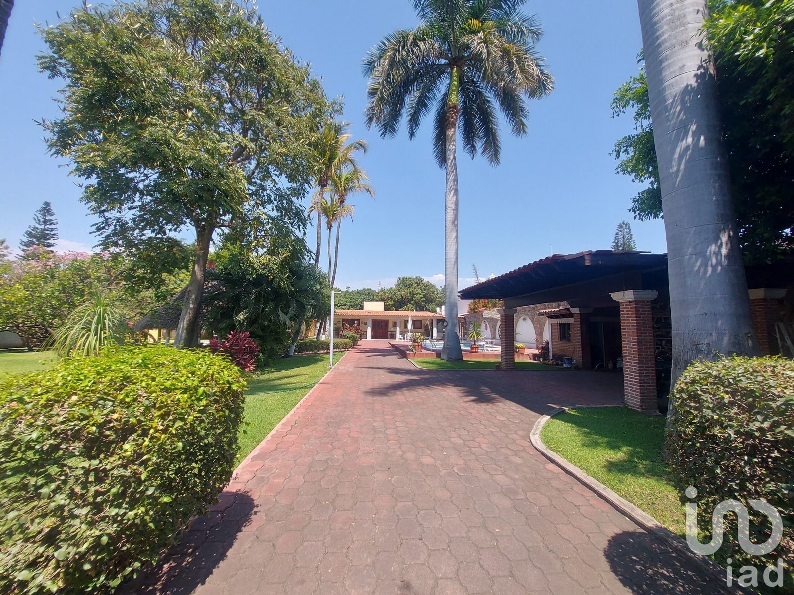 Casa 1 nivel con 2 bungalows, 5 rec+amaras alberca, jardín y seguridad. Casa 1 nivel con 2 bungalows, 5 rec+amaras alberca, jardín y seguridad.