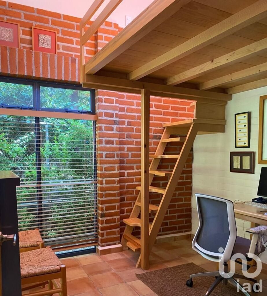 CASA DE UN PISO EN EXCLUSIVO FRACCIONAMIENTO. EN JIIUTEPEC