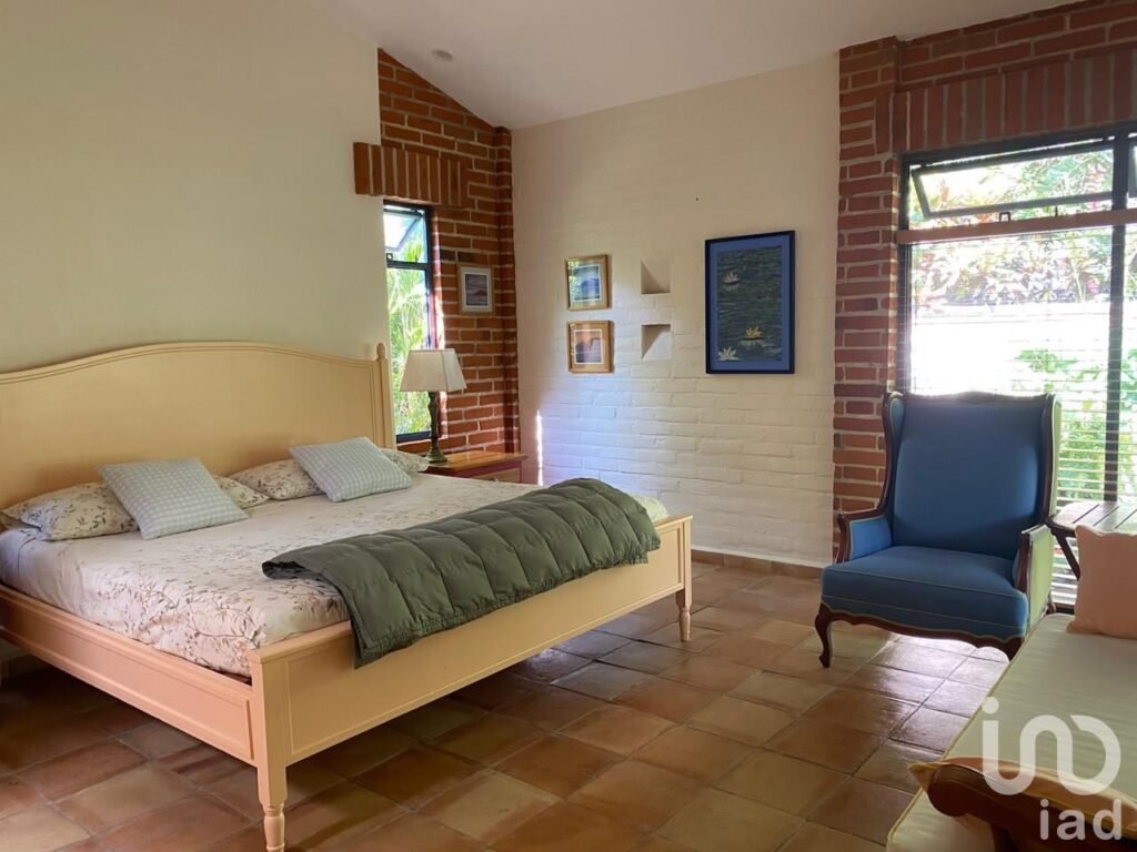 CASA DE UN PISO EN EXCLUSIVO FRACCIONAMIENTO. EN JIIUTEPEC