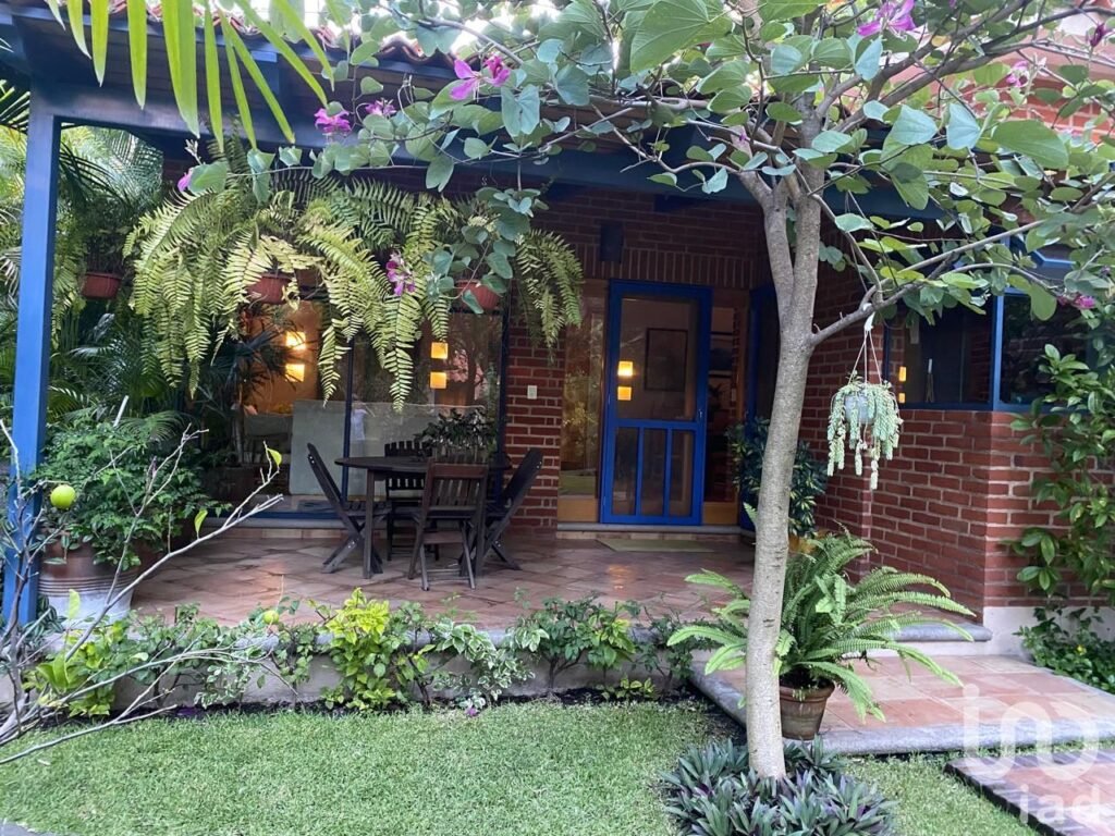 CASA DE UN PISO EN EXCLUSIVO FRACCIONAMIENTO. EN JIIUTEPEC