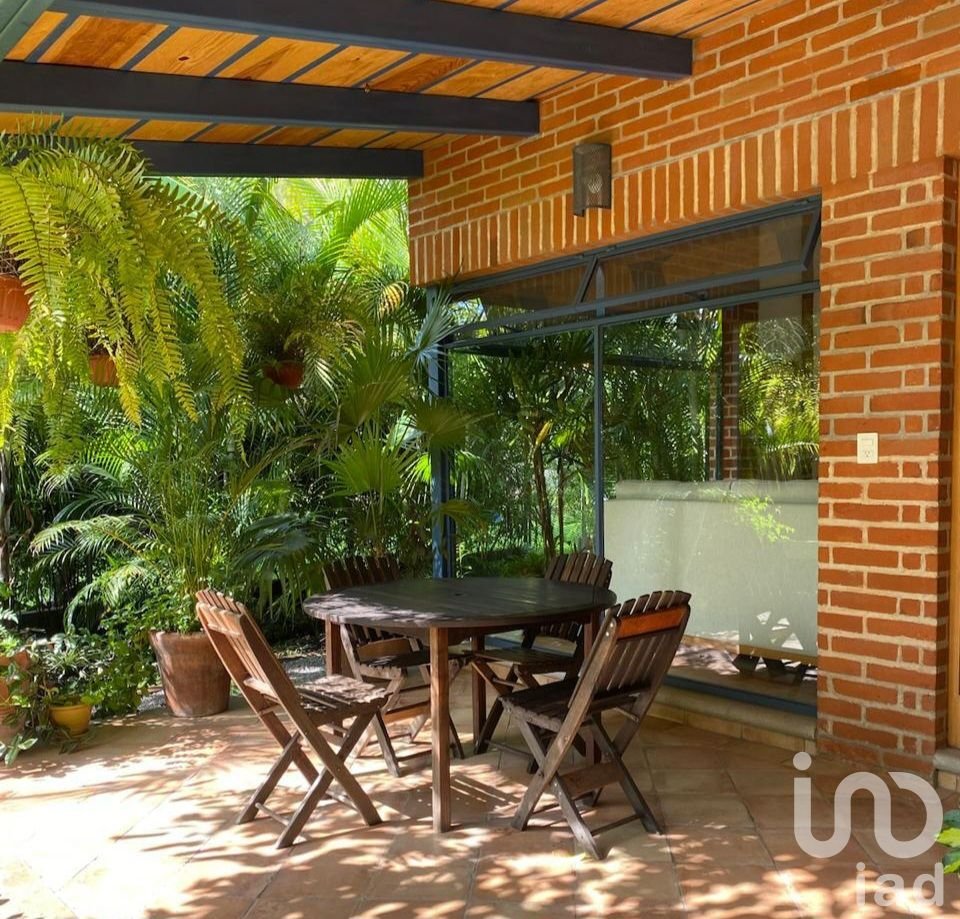 CASA DE UN PISO EN EXCLUSIVO FRACCIONAMIENTO. EN JIIUTEPEC